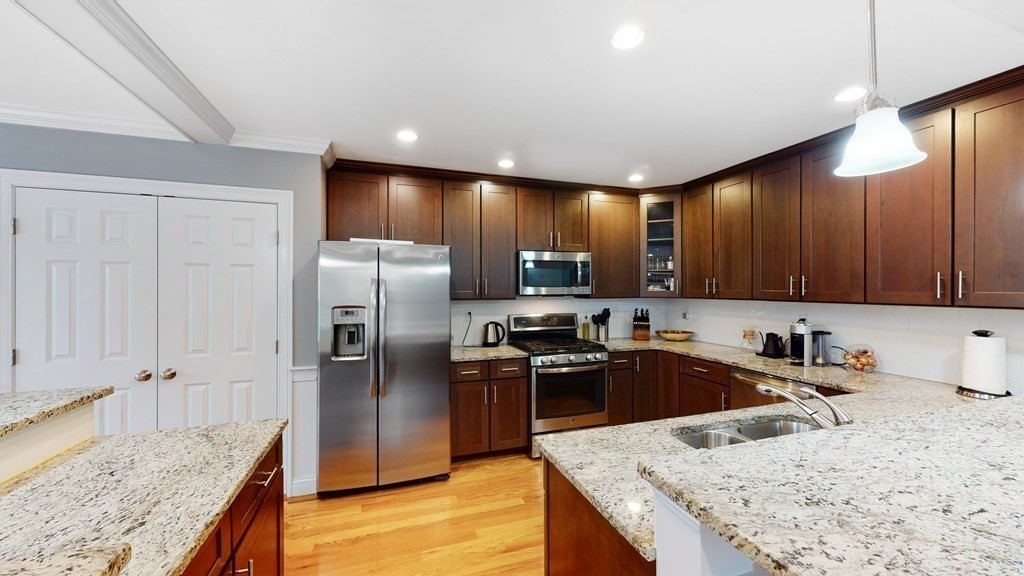 6 Robinson Road, Unit 7 Lexington, MA 02420 - Photo 4 of 20