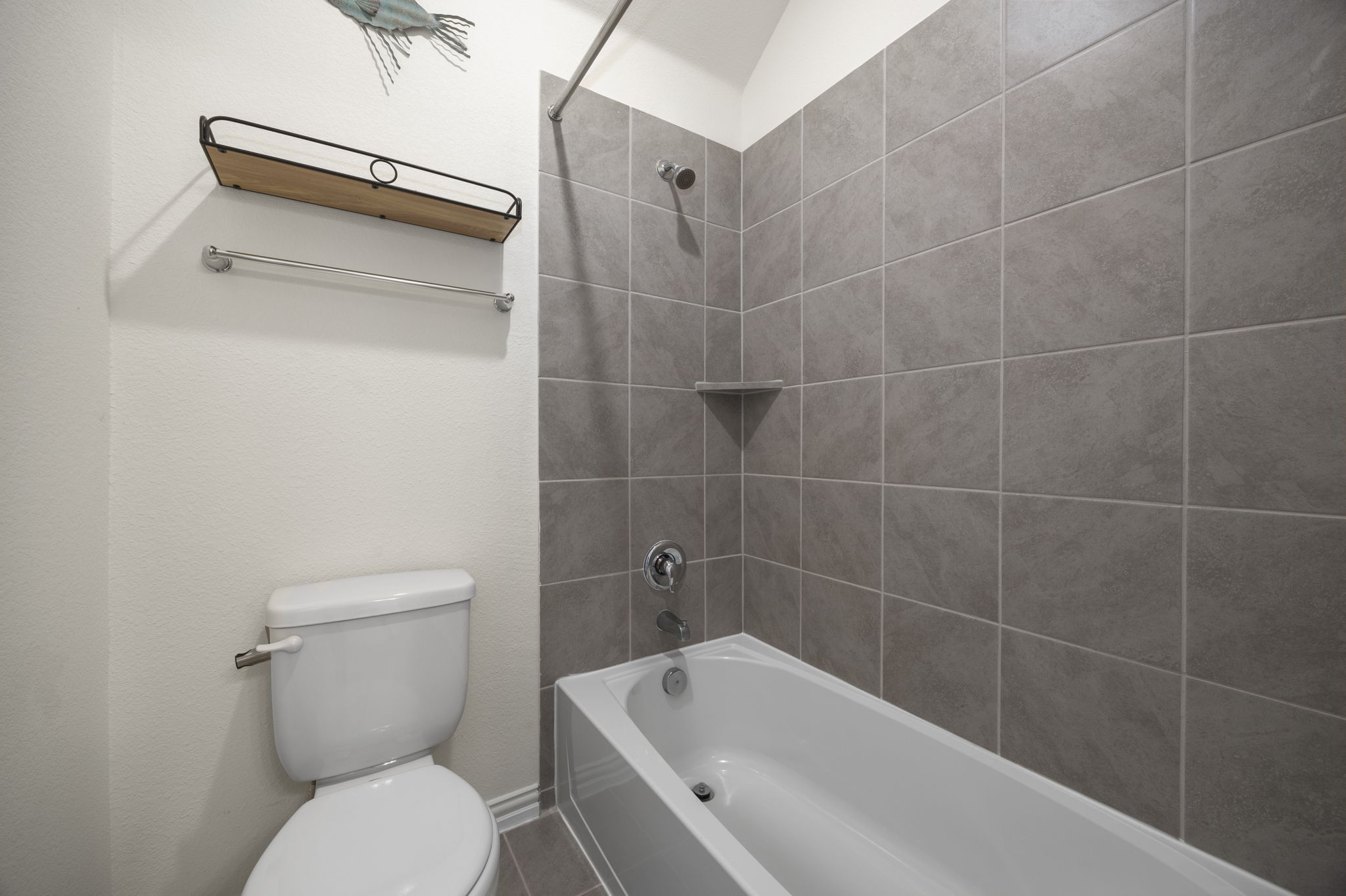 1098 Cherrystone Loop Buda, TX 78610 - Photo 27 of 37 a bathroom with a toilet and bathtub