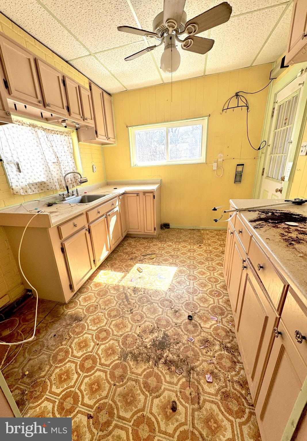 310 Pinewood Road Baltimore, MD 21222 - Photo 16 of 25 a bathroom with a sink a bathtub and shower