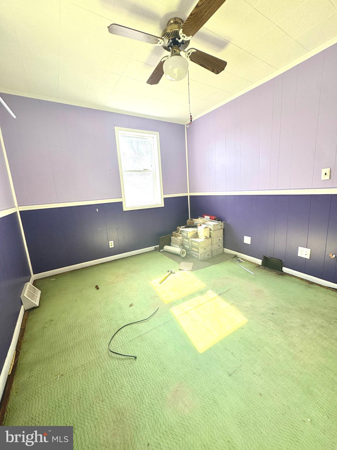 310 Pinewood Road Baltimore, MD 21222 - Photo 20 of 25 a room with a table and chairs