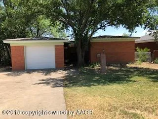 a view of a backyard of the house