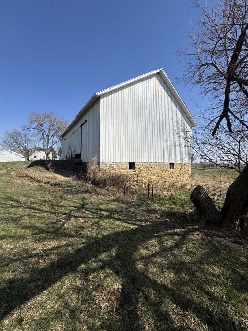 19381 Luther Road Sterling, IL 61081 - Photo 24 of 43