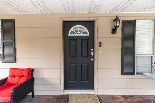 a view of entryway with shower