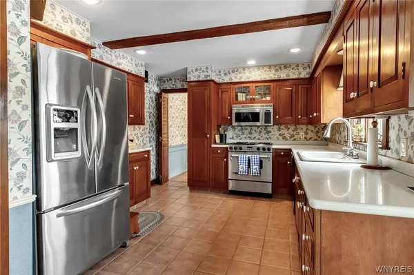 $389,500 | 1330 Sturgeon Point Road, Evans, NY 14047