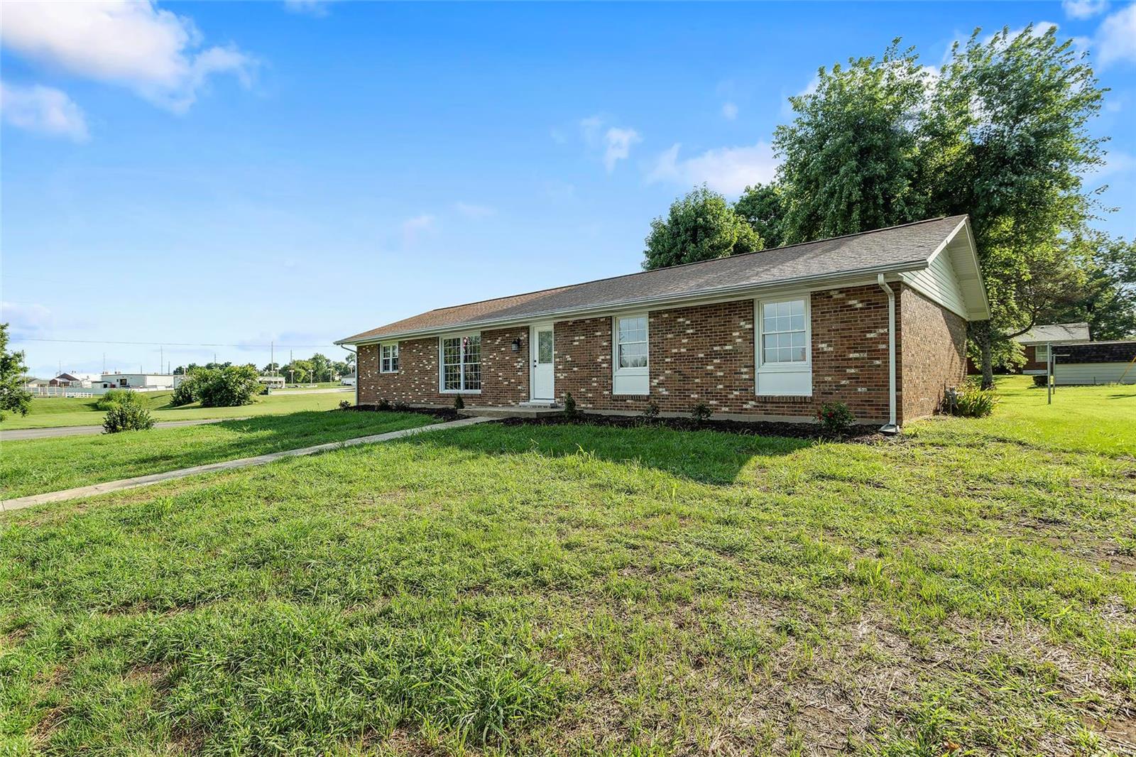 28 Victor Street Waterloo, IL 62298 - Photo 2 of 32