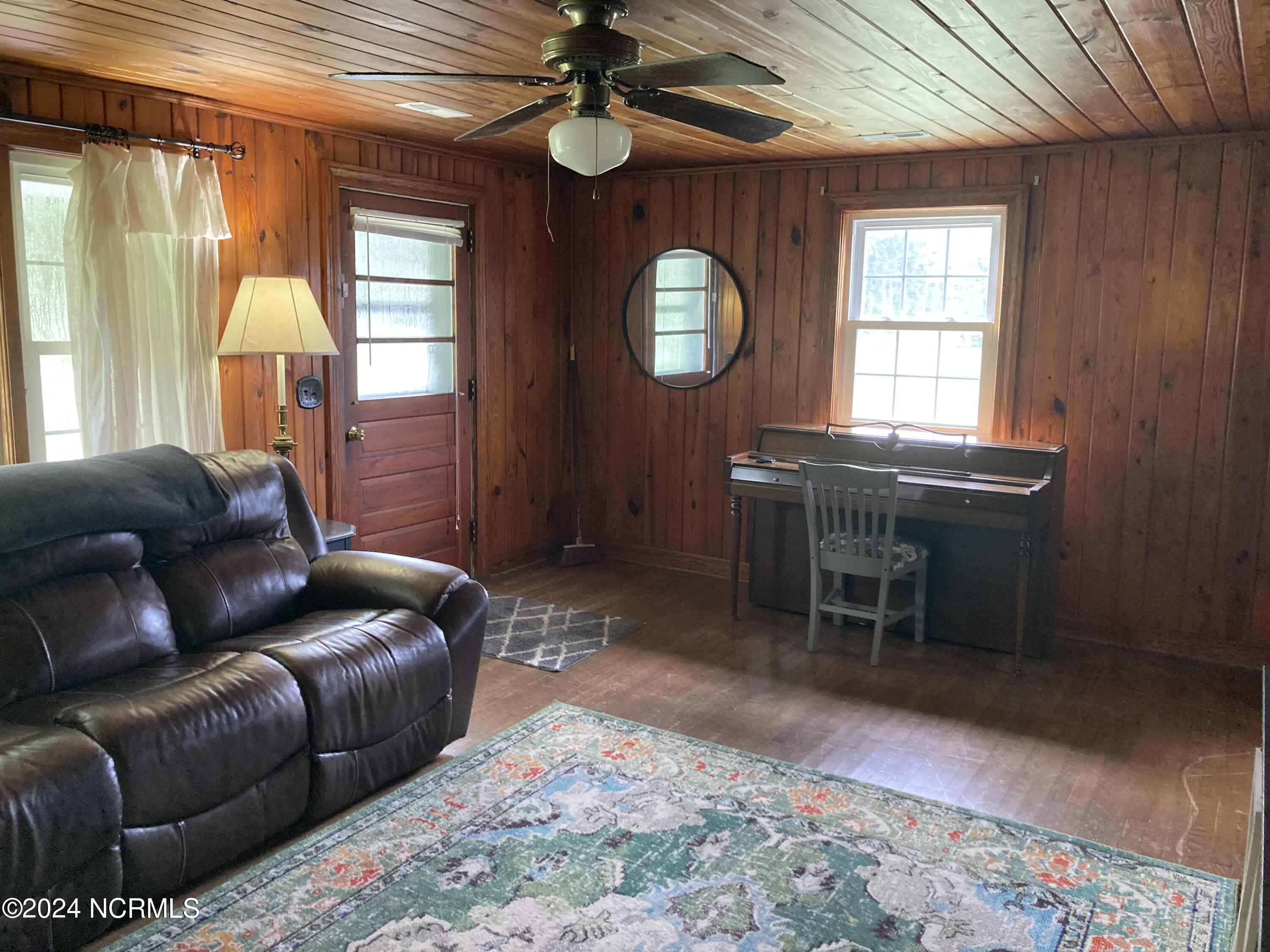 775 Shoo Fly Road New Bern, NC 28560 - Photo 5 of 18 Hardwood floors