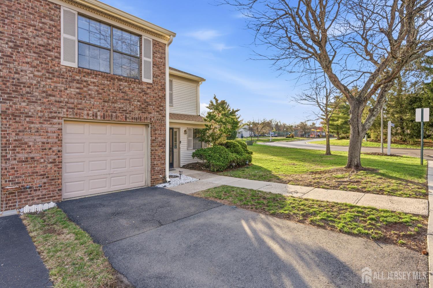 29 Exeter Court Somerset, NJ 08873 - Photo 3 of 30