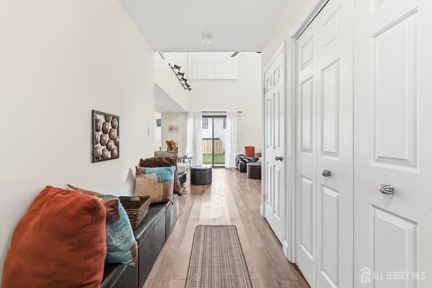 29 Exeter Court Somerset, NJ 08873 - Photo 5 of 30