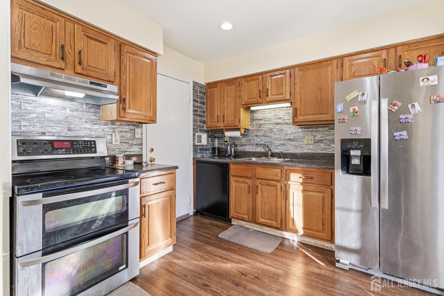 29 Exeter Court Somerset, NJ 08873 - Photo 10 of 30