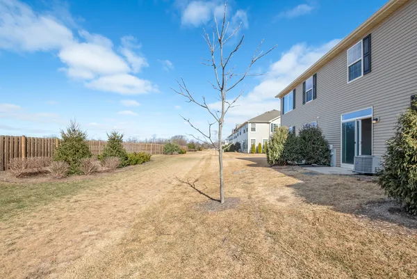 $2,700 | 2045 Stuttle Road, Batavia, IL 60510