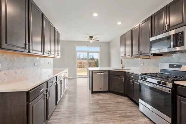 $2,700 | 2045 Stuttle Road, Batavia, IL 60510