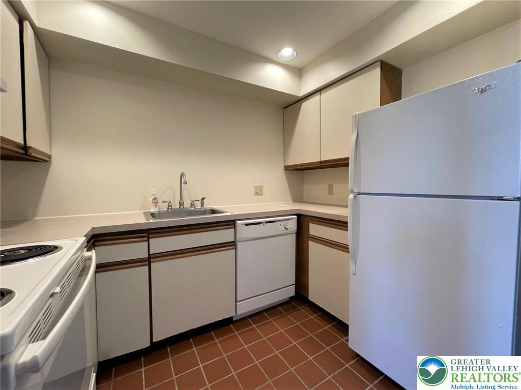 101 Race Street, Unit 205 Catasauqua, PA 18032 - Photo 3 of 15