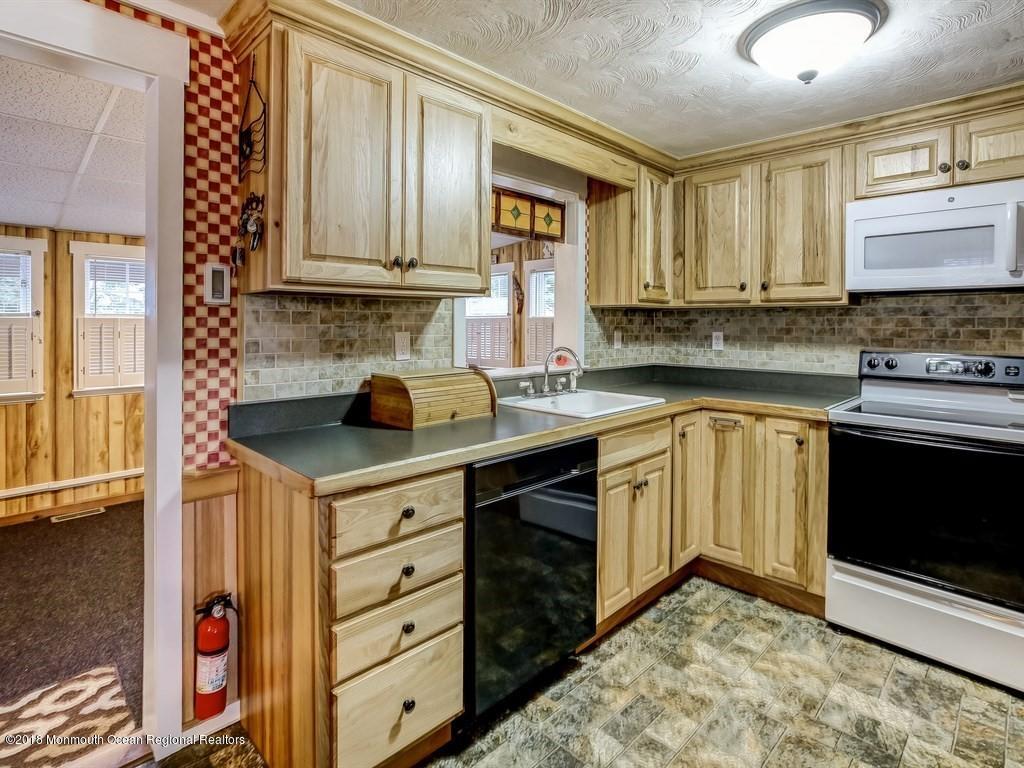 182 Rutgers Avenue Manahawkin, NJ 08050 - Photo 7 of 36 007_51363830