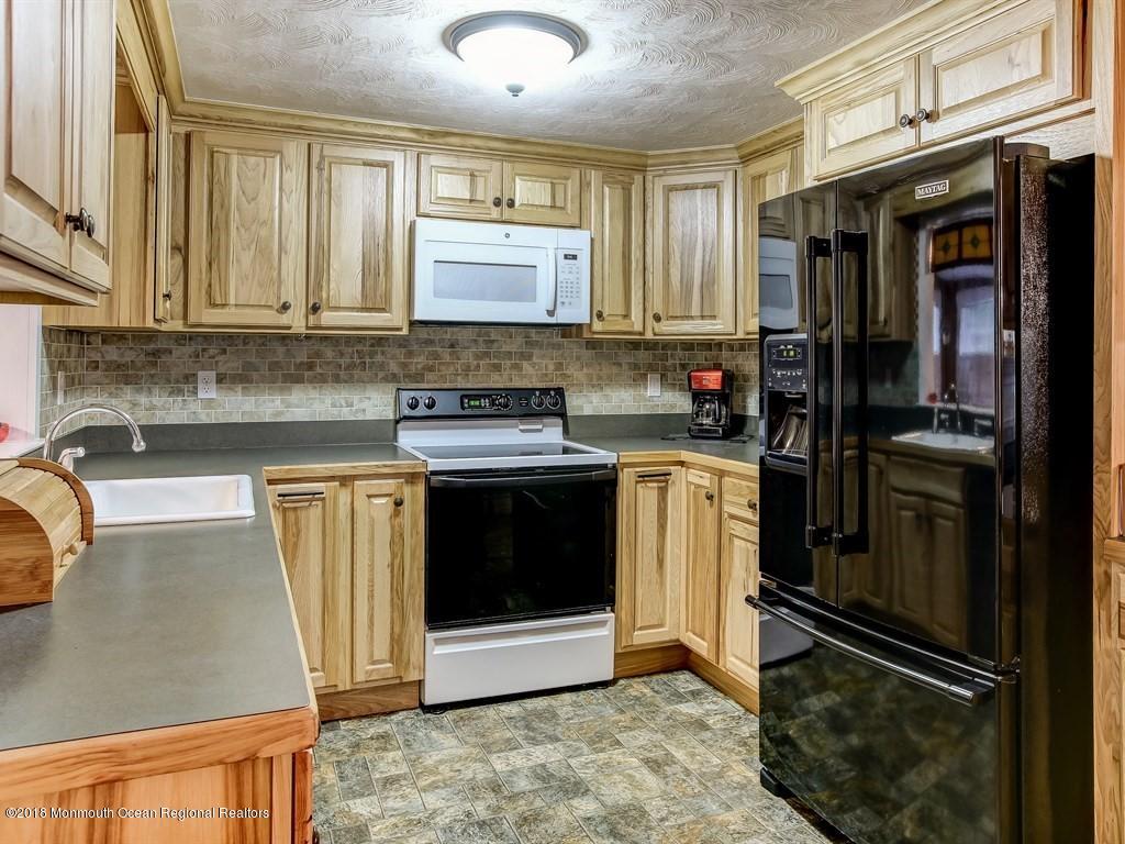 182 Rutgers Avenue Manahawkin, NJ 08050 - Photo 8 of 36 008_51363832