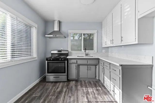 $1,349,000 | 925 East 19th Street, Long Beach, CA 90806