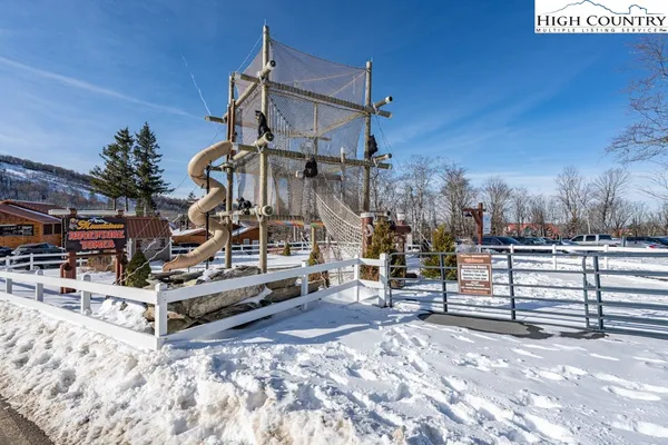 $178,000 | 101 Upper Holiday Lane, Unit H332, Beech Mountain, NC 28604