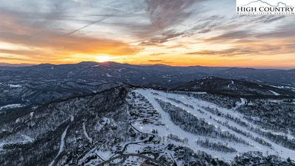 $178,000 | 101 Upper Holiday Lane, Unit H332, Beech Mountain, NC 28604