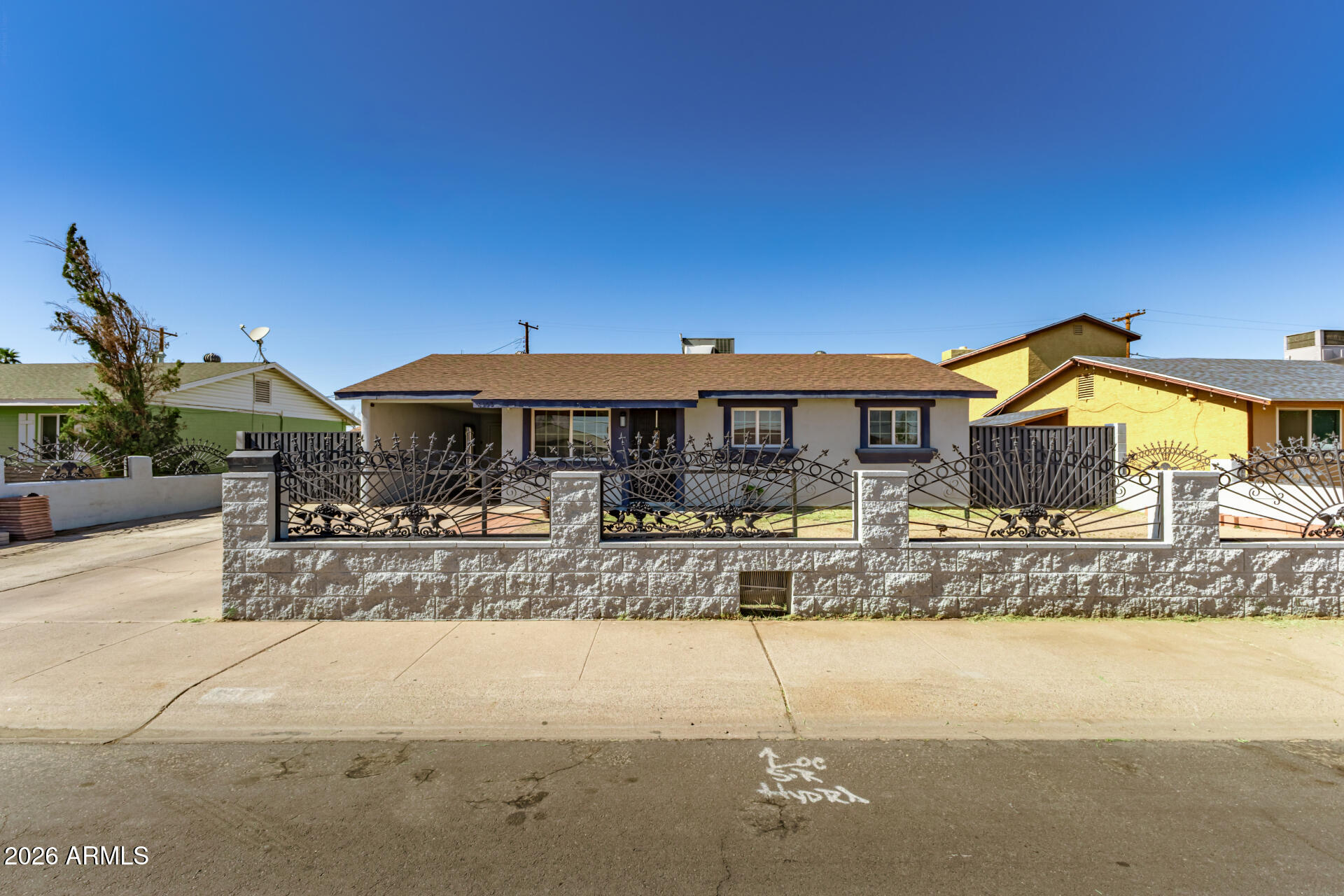 6952 West Wolf Street Phoenix, AZ 85033 - Photo 4 of 25 01 Wolf