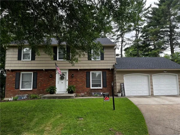 $370,000 | 6836 Northwest Birch Court, Kansas City, MO 64151