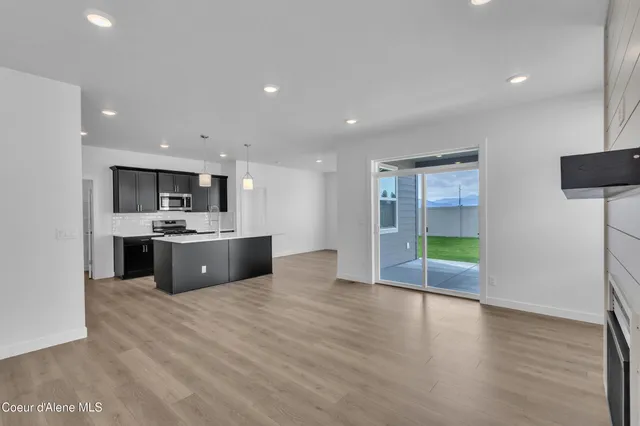 $614,500 | 6875 North Coeur Terre Boulevard, Coeur D'Alene, ID 83815