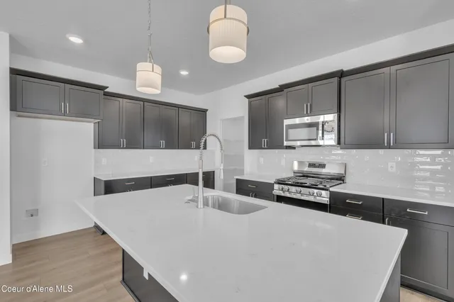 $614,500 | 6875 North Coeur Terre Boulevard, Coeur D'Alene, ID 83815