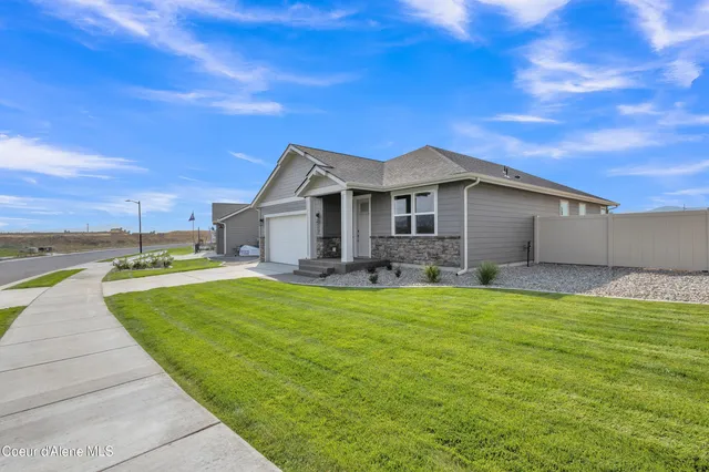 $614,500 | 6875 North Coeur Terre Boulevard, Coeur D'Alene, ID 83815