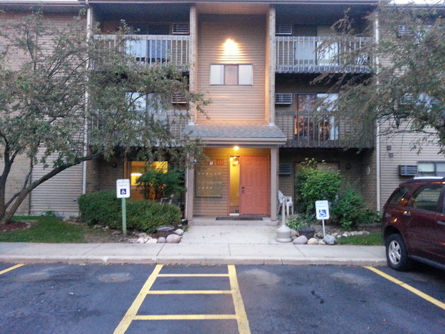 633 South Virginia Road, Unit 113 Crystal Lake, IL 60014 - Photo 1 of 16