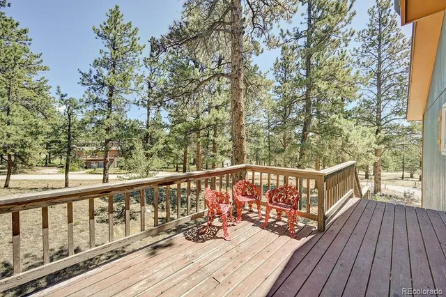 a view of a backyard of the house