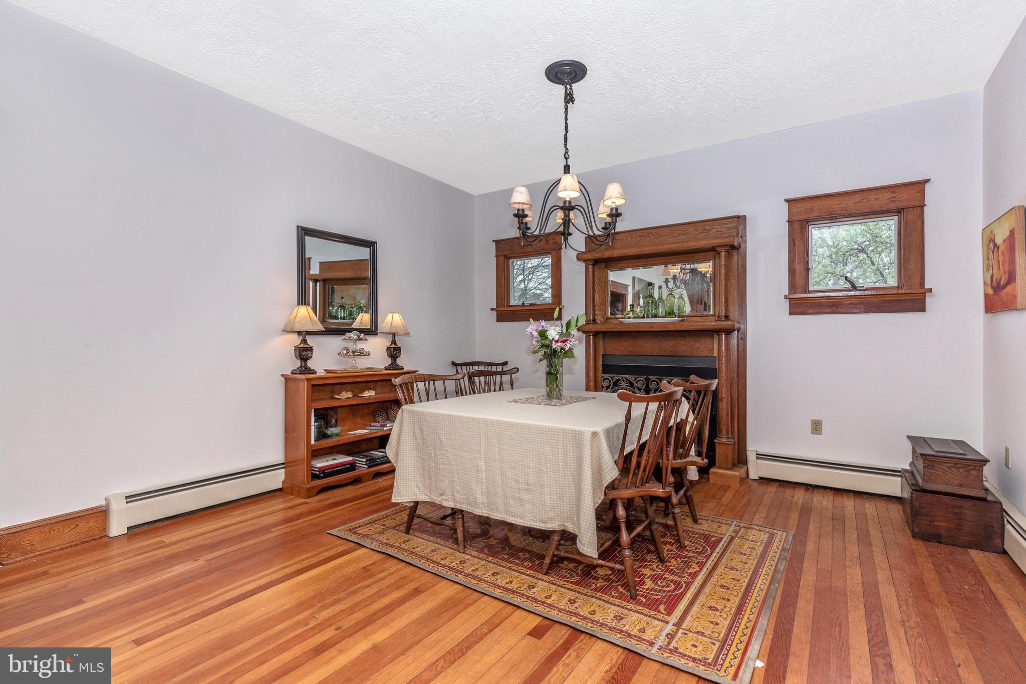 10029 Kelly Road Frederick, MD 21701 - Photo 8 of 52 Warm and welcoming dining room.