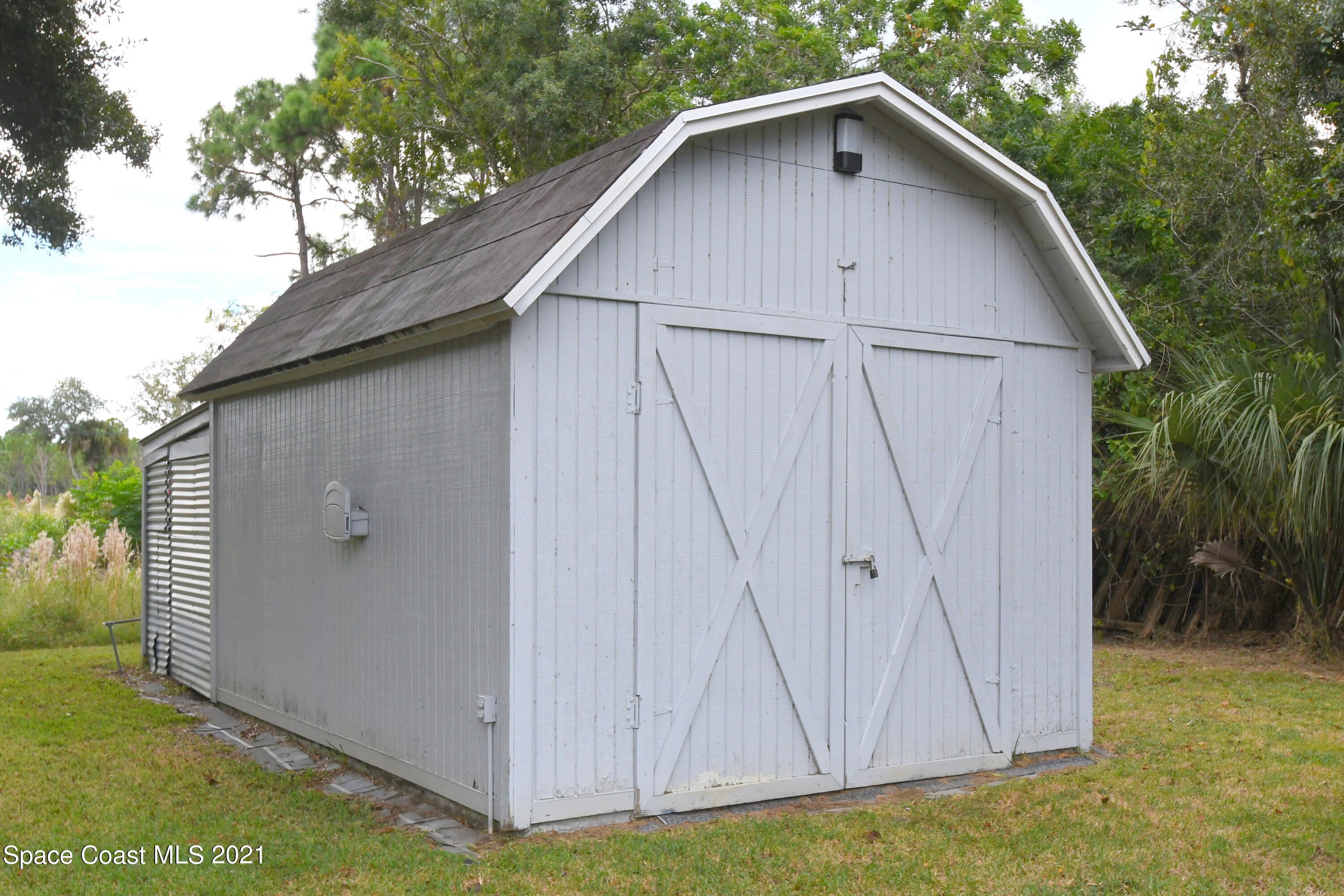 1871 Pinewood Road Melbourne, FL 32934 - Photo 22 of 22 a backyard of a house with lots of green space