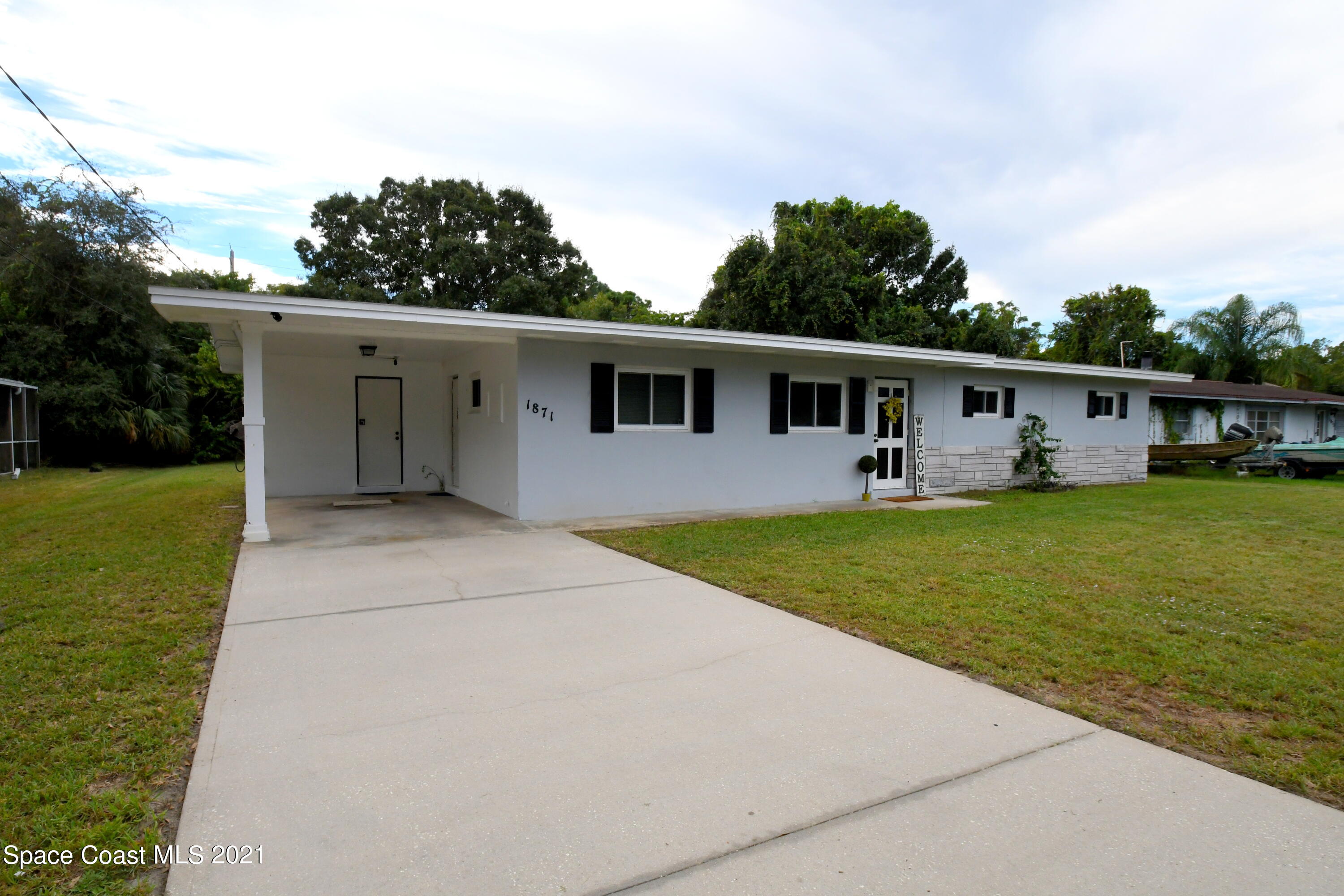 1871 Pinewood Road Melbourne, FL 32934 - Photo 4 of 22 a front view of house with yard and green space