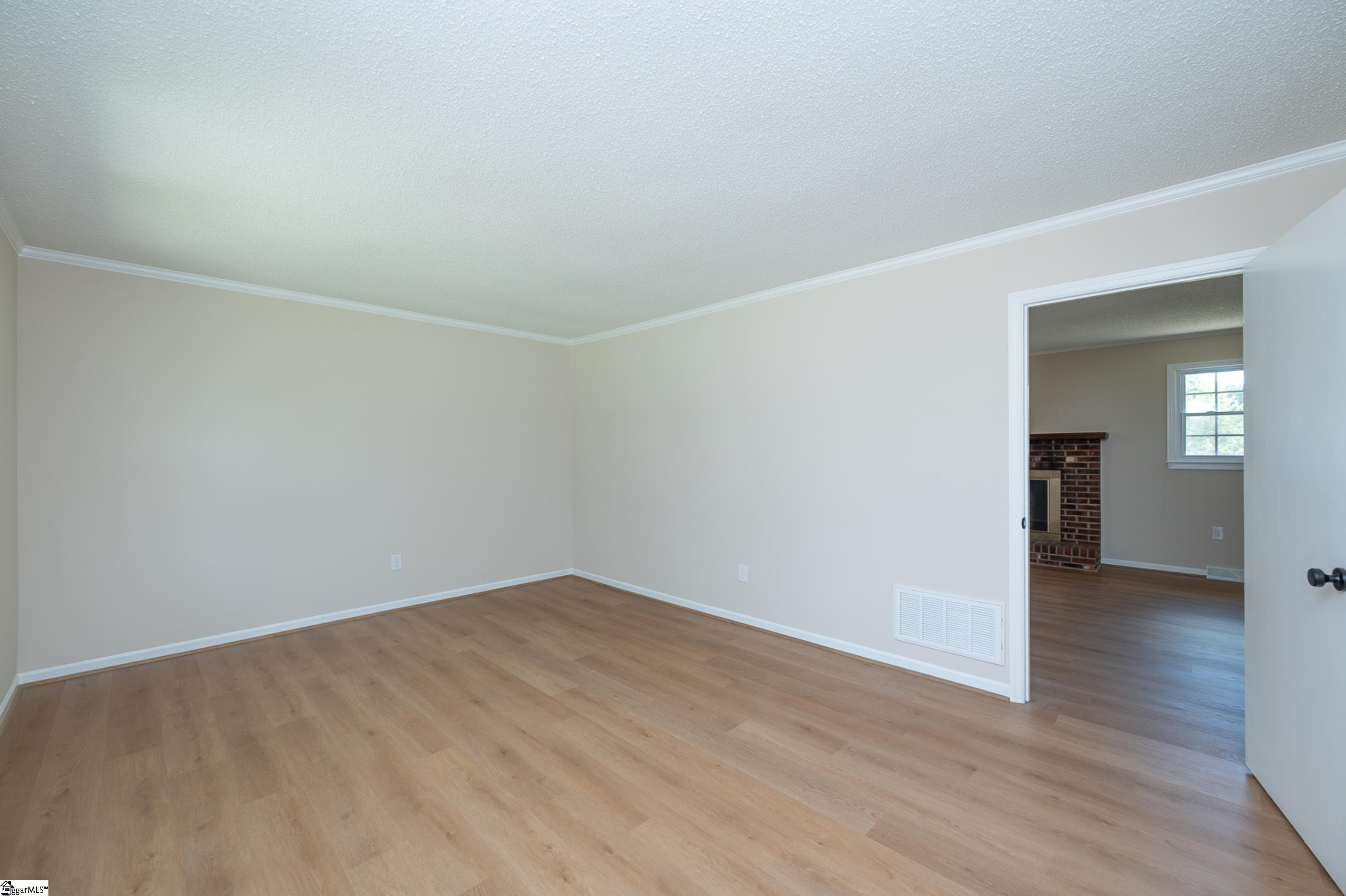 115 Wolfe Road Greer, SC 29650 - Photo 7 of 32