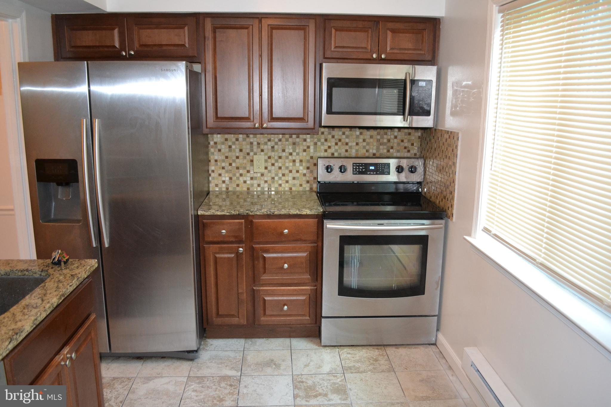 2295 Emerald Heights Court Reston, VA 20191 - Photo 4 of 26