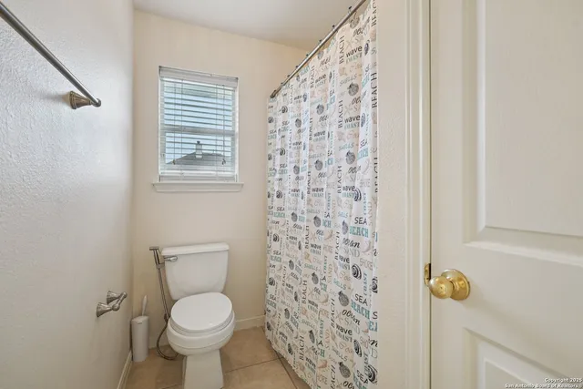 a view of empty room with window and ceiling fan