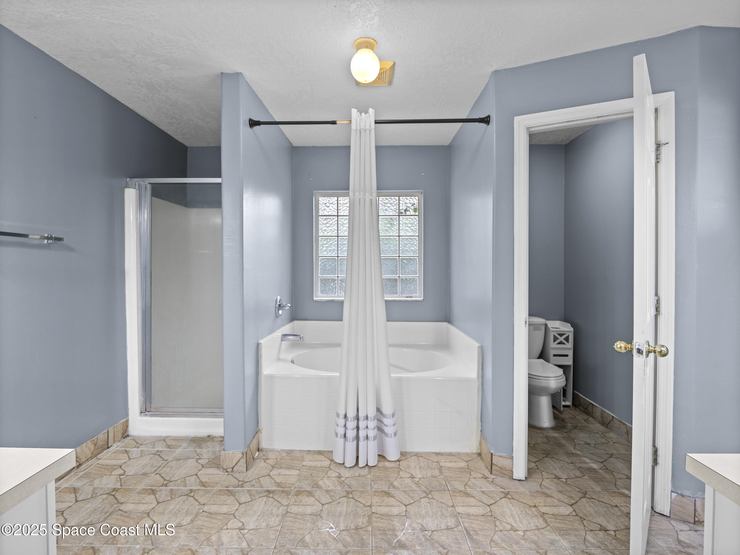 860 Tupelo Road Southwest Palm Bay, FL 32908 - Photo 12 of 26 a bathroom with a tub and shower