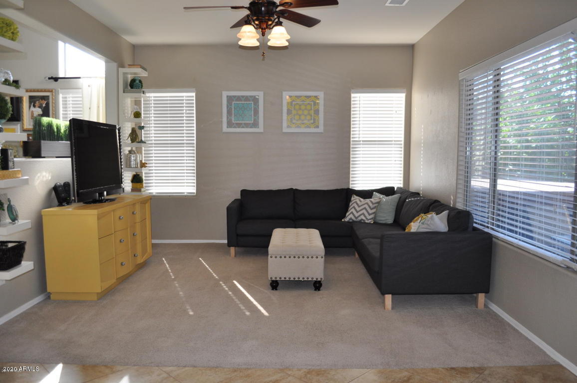 4334 South Woodshed Road Gilbert, AZ 85297 - Photo 3 of 36 20150816235604448088000000-o