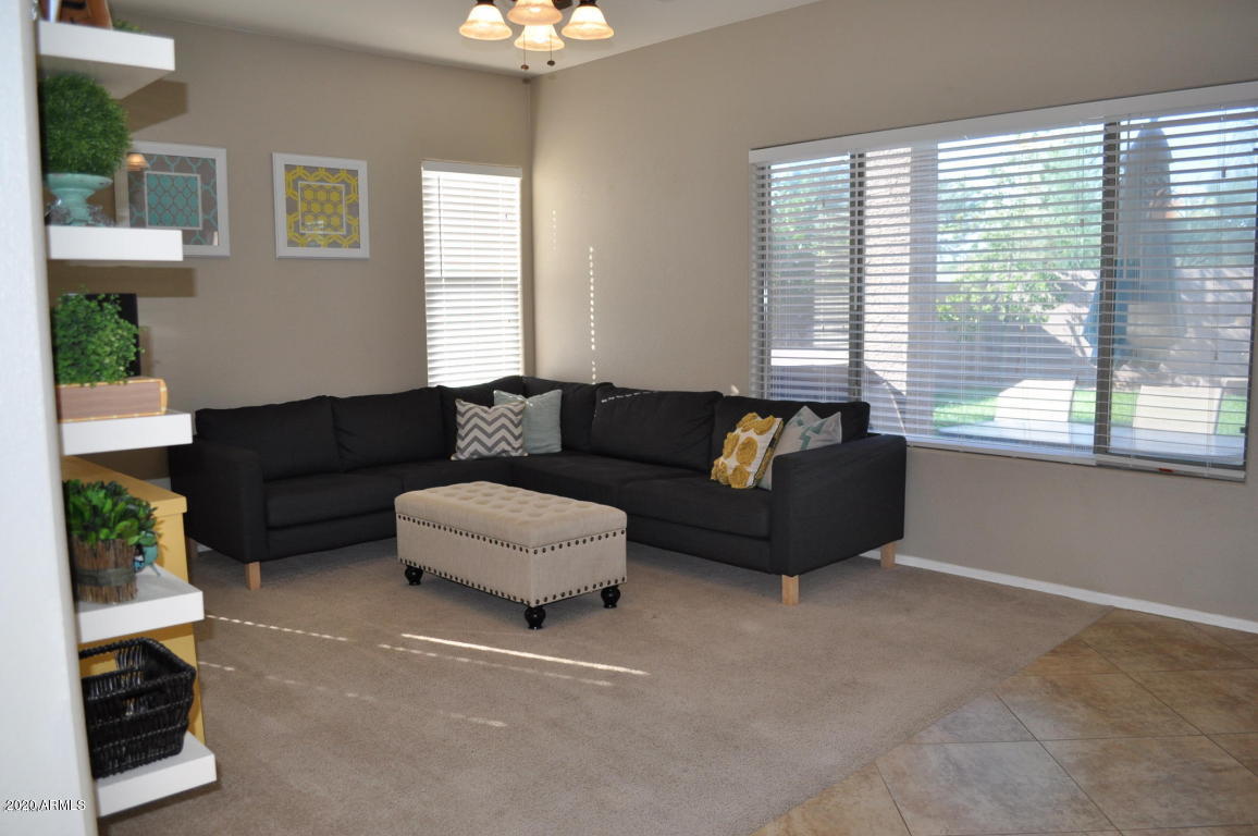 4334 South Woodshed Road Gilbert, AZ 85297 - Photo 4 of 36 20150816235614556855000000-o