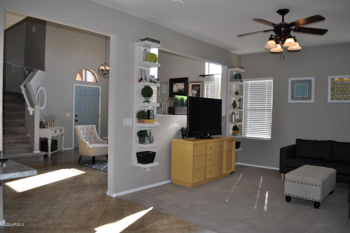 4334 South Woodshed Road Gilbert, AZ 85297 - Photo 5 of 36 20150816235627753055000000-o