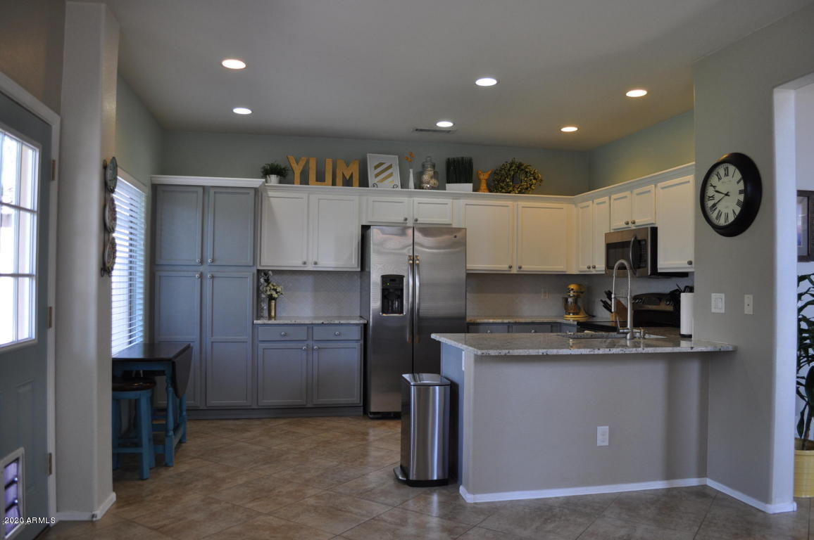 4334 South Woodshed Road Gilbert, AZ 85297 - Photo 8 of 36 20150816235716655370000000-o