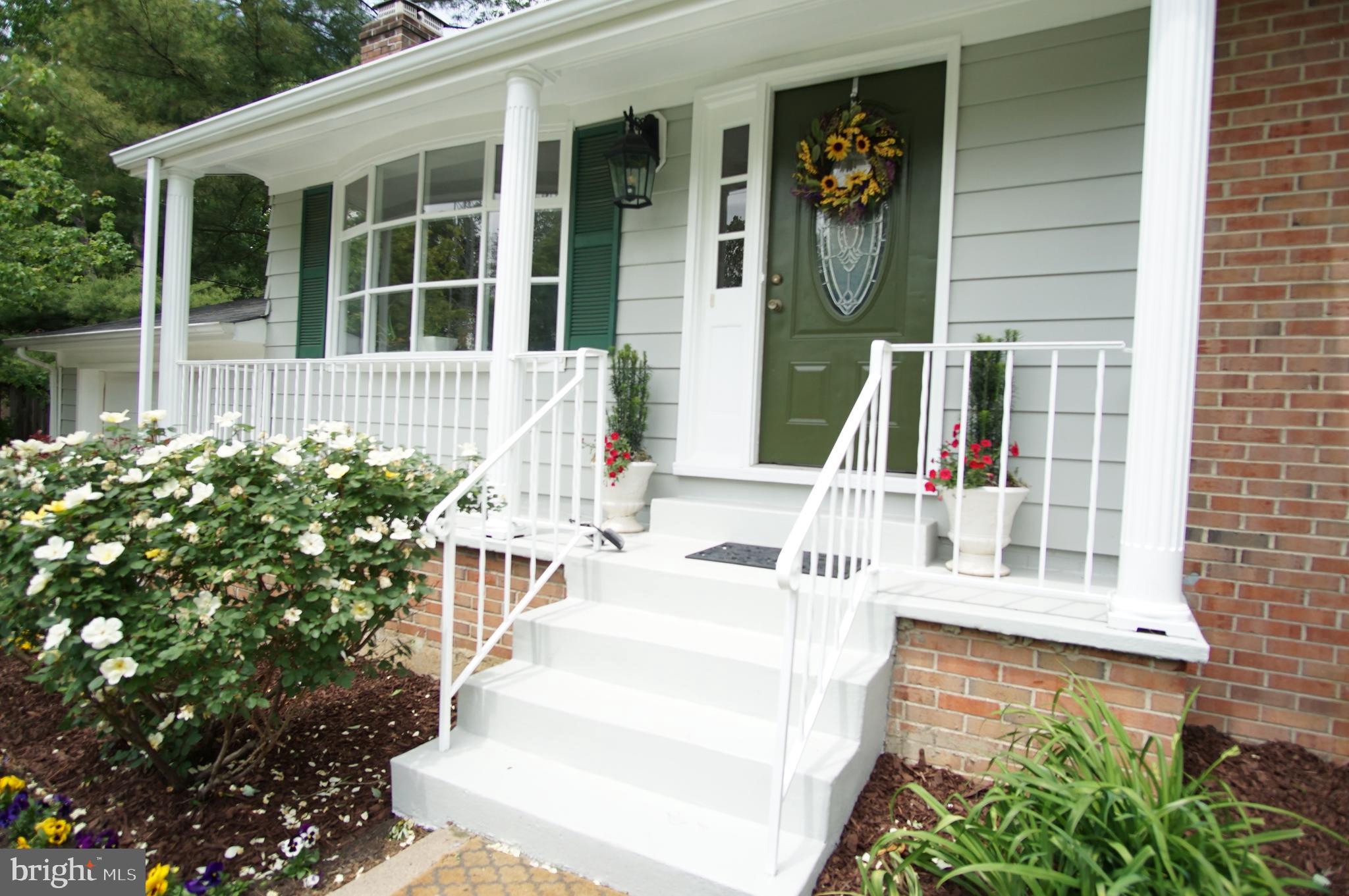 422 Dominion Road Northeast Vienna, VA 22180 - Photo 3 of 48