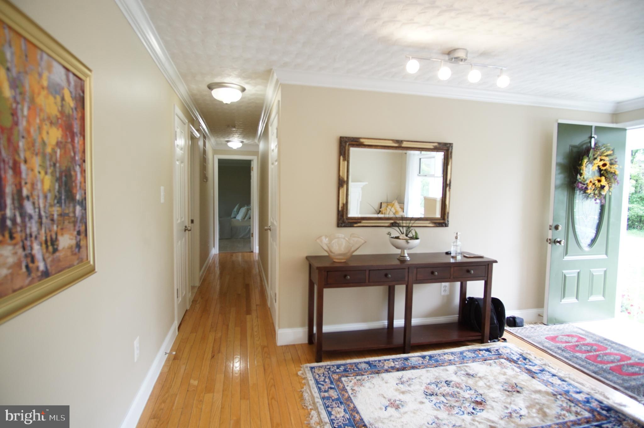422 Dominion Road Northeast Vienna, VA 22180 - Photo 5 of 48