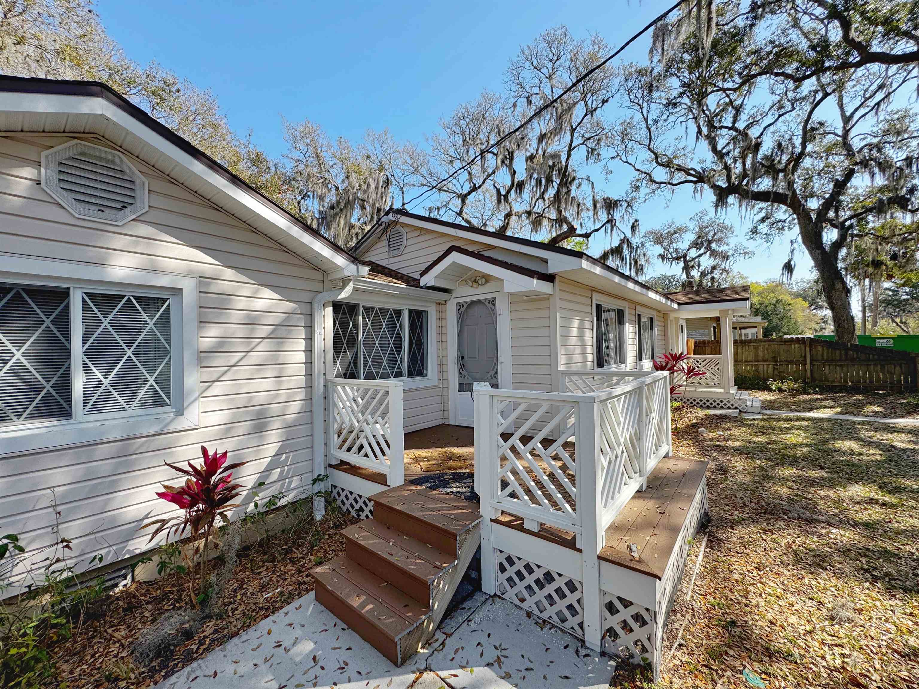 20 Macaris Street St. Augustine, FL 32084 - Photo 2 of 29 a front view of a house with a yard