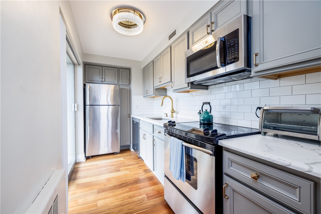 1000 East Avenue, Unit UN301 Rochester, NY 14607 - Photo 18 of 38 Sliders to balcony