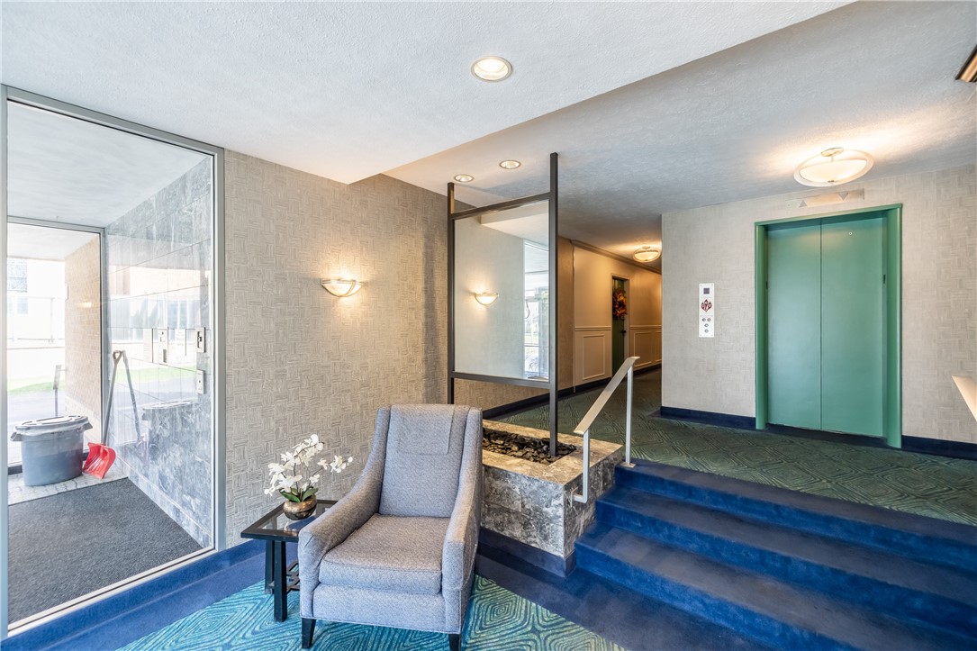 1000 East Avenue, Unit UN301 Rochester, NY 14607 - Photo 7 of 38 Entry foyer