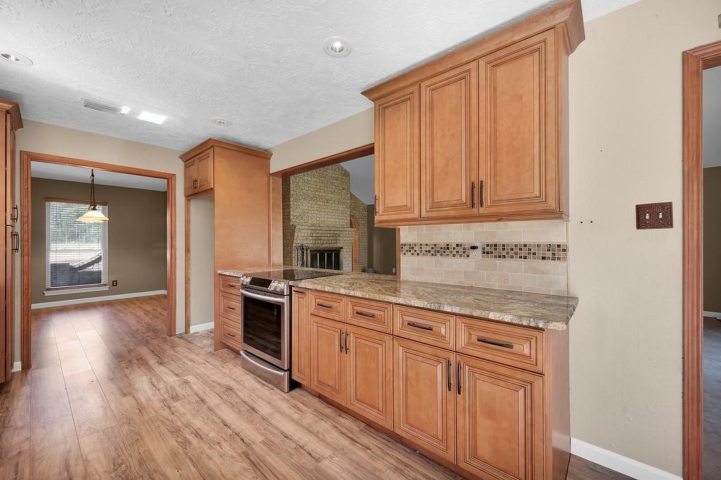 10235 White Rock Road Conroe, TX 77306 - Photo 4 of 25 a kitchen with stainless steel appliances granite countertop a stove and a refrigerator