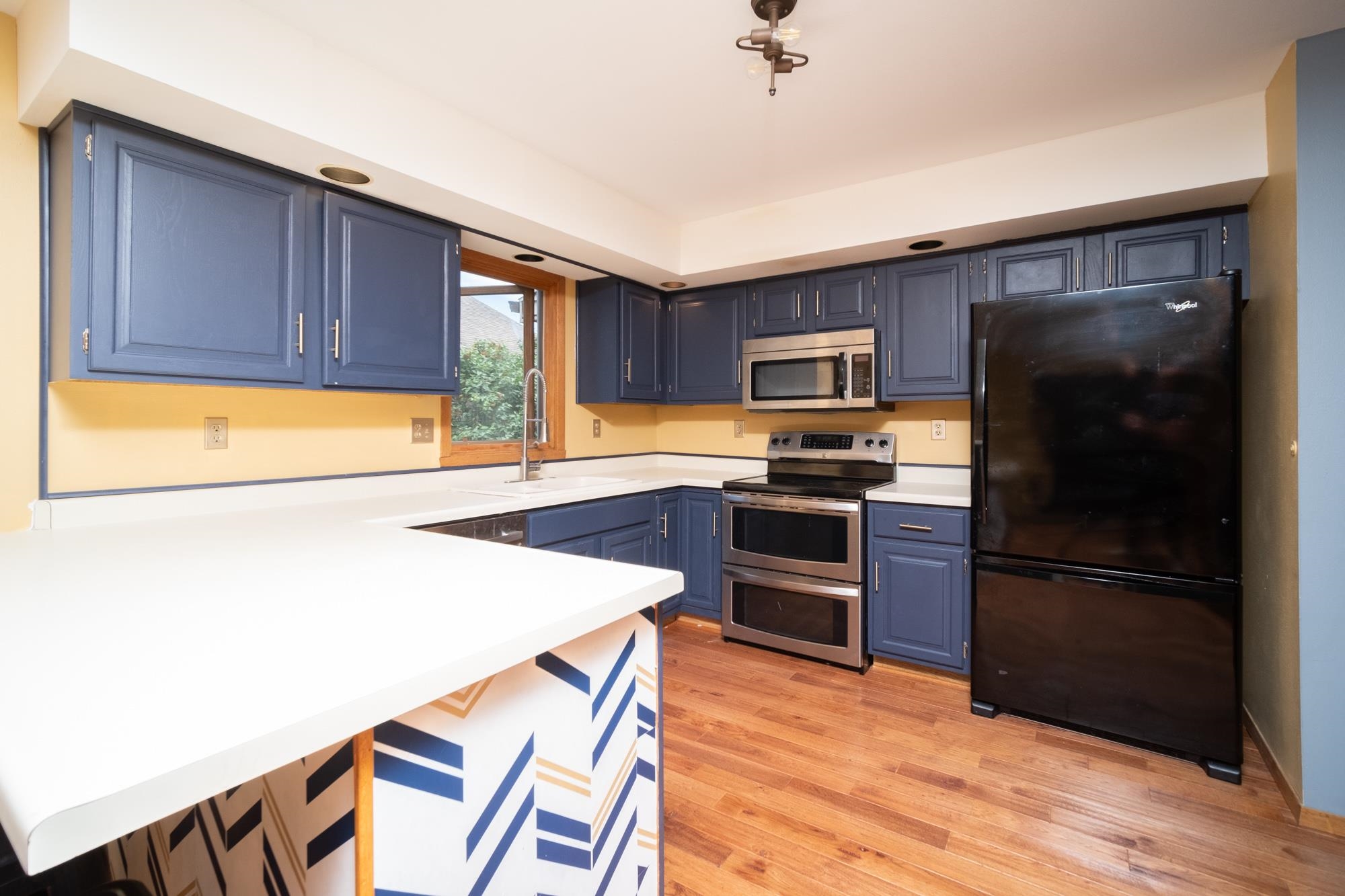 1260 Lake Summerset Road Davis, IL 61019 - Photo 8 of 24 a kitchen with granite countertop a refrigerator stove top oven and sink