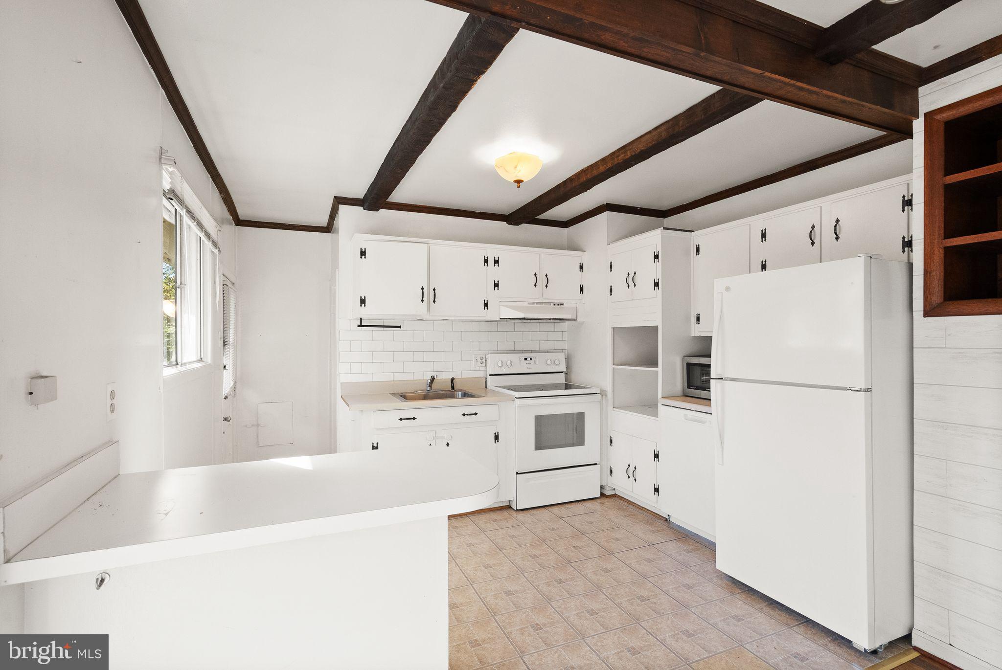 1412 Patrick Circle Southwest Vienna, VA 22180 - Photo 2 of 36