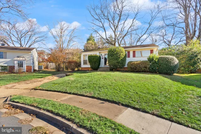 $925,000 | 1412 Patrick Circle Southwest, Vienna, VA 22180