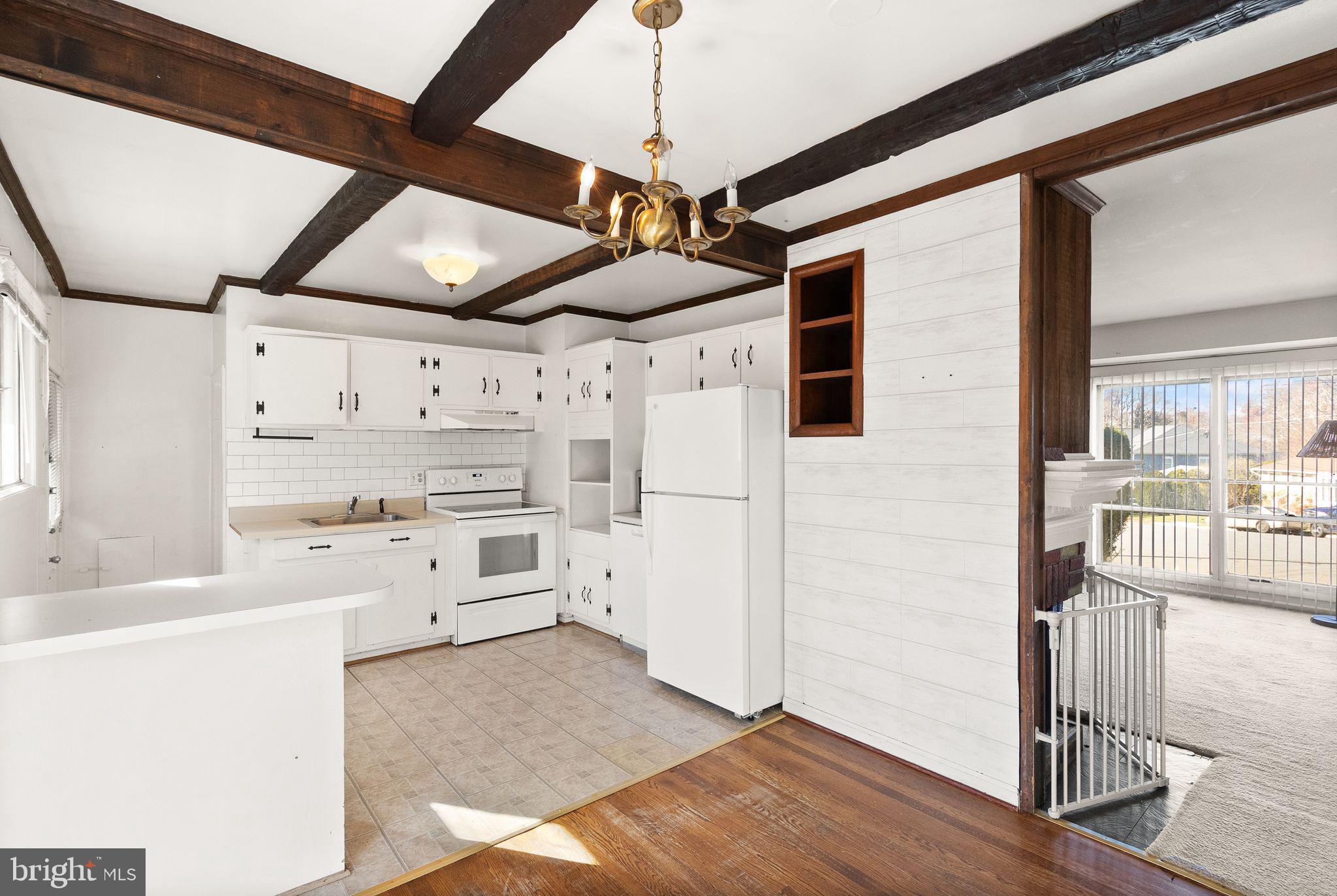 1412 Patrick Circle Southwest Vienna, VA 22180 - Photo 4 of 36