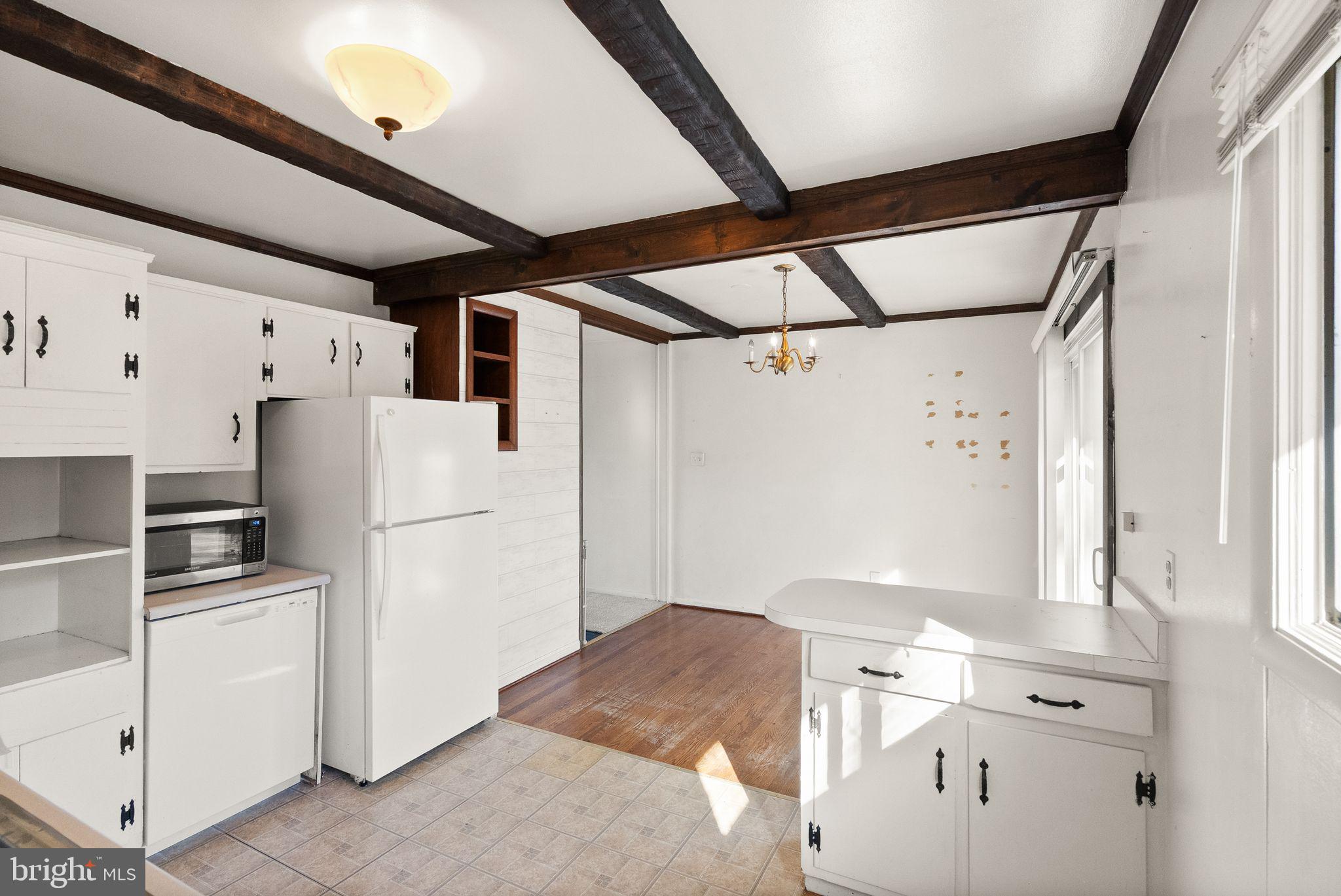 1412 Patrick Circle Southwest Vienna, VA 22180 - Photo 5 of 36